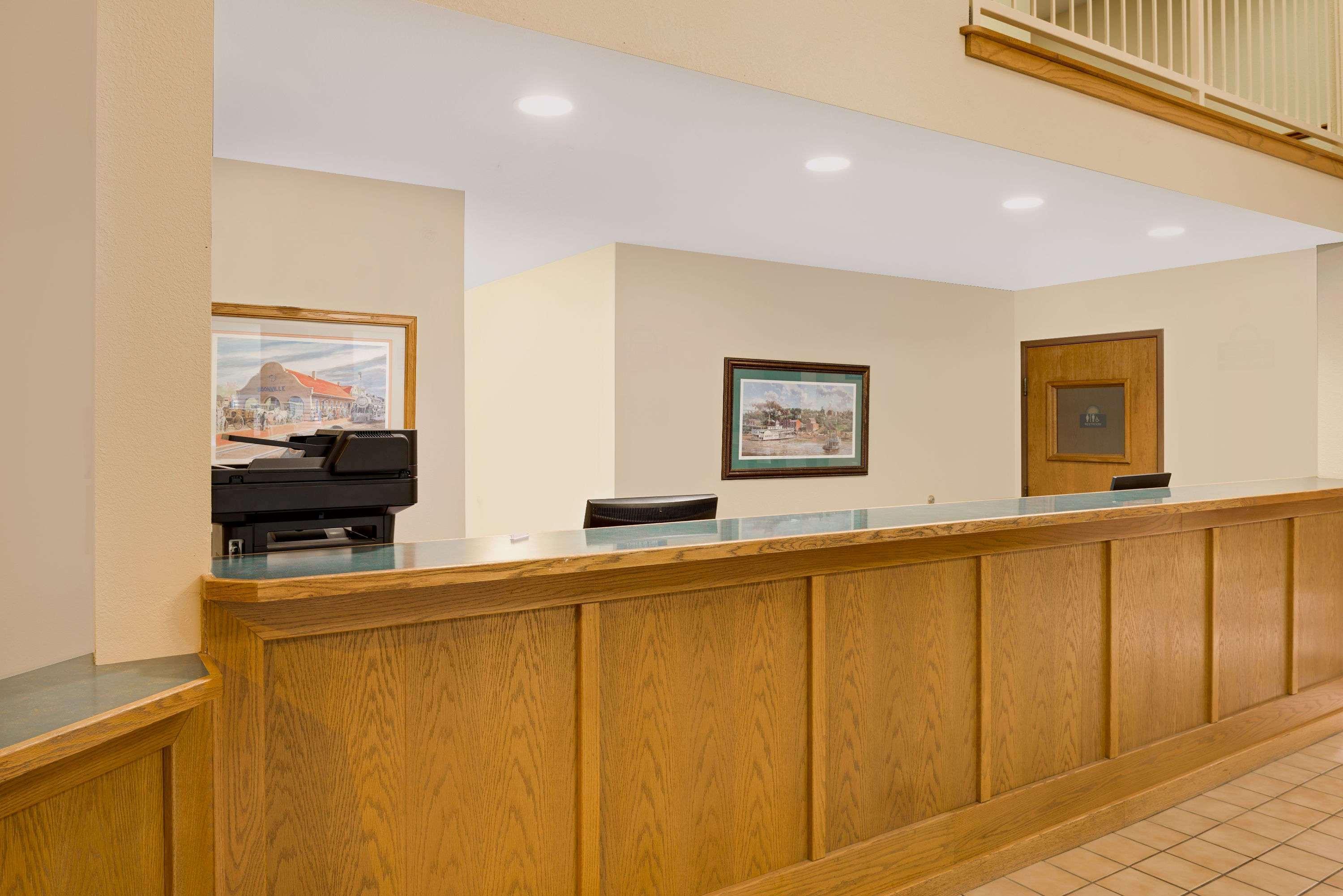Days Inn By Wyndham Boonville Exterior photo